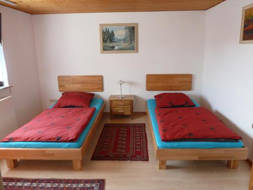 a room with two beds and a table at Ferienwohnung Wagner in Aalen