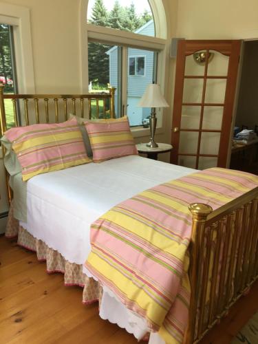 Un pat sau paturi într-o cameră la Chateau du Lac