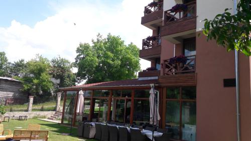 Κήπος έξω από το Lakata Guest House