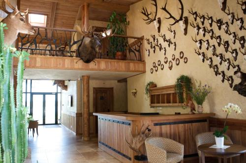 a living room withanimal antlers hanging on the wall at Vila Dubgiris in Plinkšės