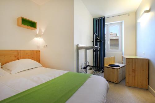 Postel nebo postele na pokoji v ubytování Hôtel Hermès