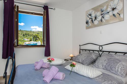 Postel nebo postele na pokoji v ubytování Kuća za odmor Đeni