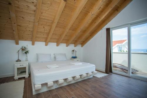 Captain's Attic photo 2