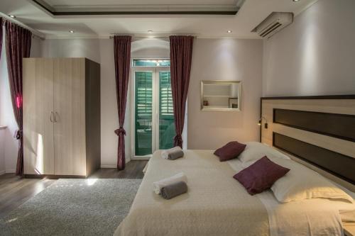 Postel nebo postele na pokoji v ubytování JR Luxury Guesthouse