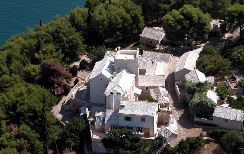 Gallery image of DVORAC “KAŠTIL JELA” in Milna