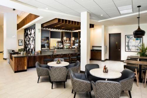 Hyatt Place Sumter/Downtownにあるレストランまたは飲食店