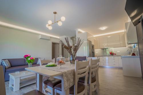 Η κουζίνα ή μικρή κουζίνα στο Leandros Villas
