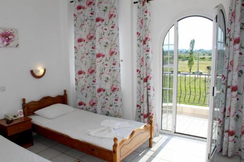 Postel nebo postele na pokoji v ubytování Adriani Inn