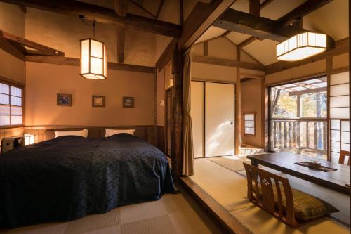 Postel nebo postele na pokoji v ubytování Kurokawa Onsen Oyado Noshiyu