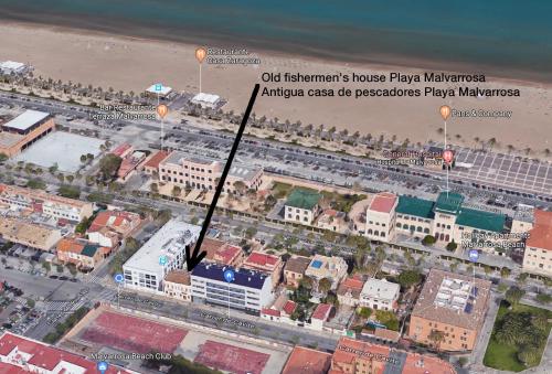 Old Fishermans House in Malvarrosa Beach, Valencia ...