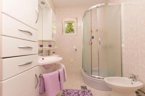 Kúpeľňa v ubytovaní Apartment Petea