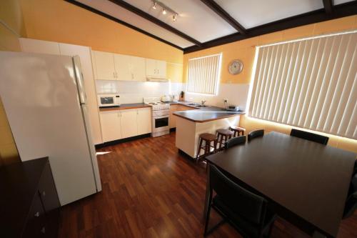 A kitchen or kitchenette at Beach Unit 5 at Hat Head
