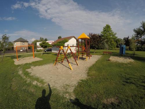 Villa Klapka tesisinde çocuk oyun alanı