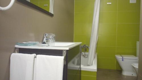 Ванна кімната в Hotel Avenida