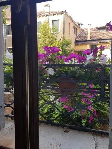 Friendly Venice Suites photo 5