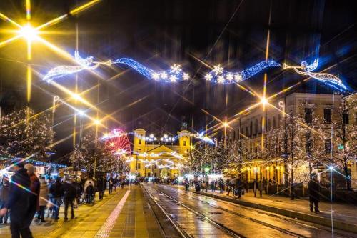 a city street at night with christmas lights at VárLak Apartman in Debrecen