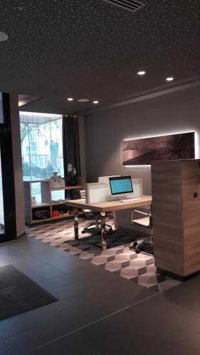 a room with a desk and a computer on it at Hotel Panorama Hamburg-Harburg in Hamburg