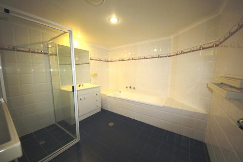 A bathroom at The Avenues Unit 1 at South West Rocks