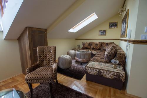 Ruang duduk di Robevski luxury rooms