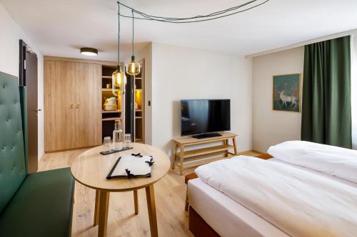 TV a/nebo společenská místnost v ubytování Hotel Hirschen Wildhaus