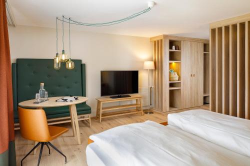 TV a/nebo společenská místnost v ubytování Hotel Hirschen Wildhaus