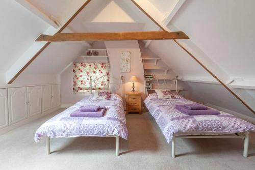 Ліжко або ліжка в номері Ceilidh Cottage
