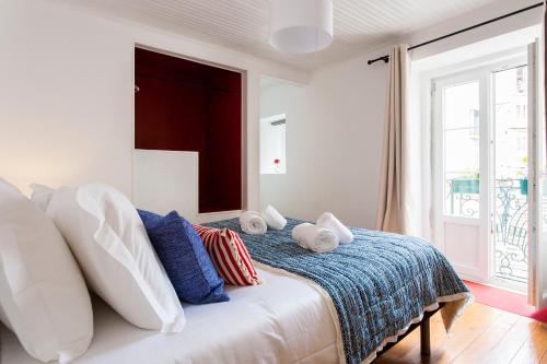 Ein Bett oder Betten in einem Zimmer der Unterkunft JOIVY Charming apt near Fado Museum