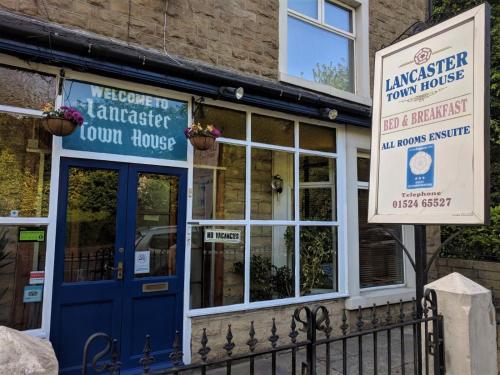 a building with a blue door and a sign at Lancaster Townhouse in Lancaster