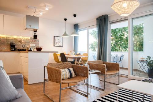 Atpūtas zona naktsmītnē Apartment Skradinska 11