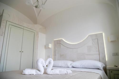 a bedroom with two towels on a bed at Villa Angelina in Selva di Fasano