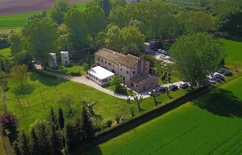 an aerial view of a large house with a barn at Taverna dei Guelfi in Senigallia