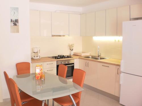 Kuchyň nebo kuchyňský kout v ubytování Apartment Lana