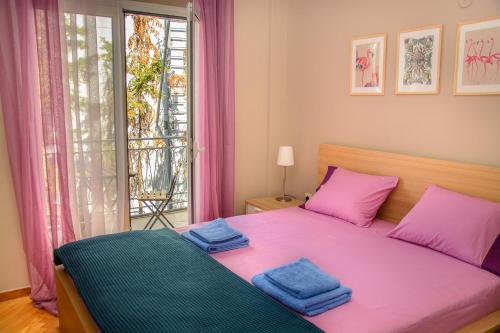 Säng eller sängar i ett rum på Fully renovated and relaxing apartment