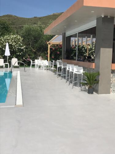 Gallery image of Vicky's Garden in Kalamaki