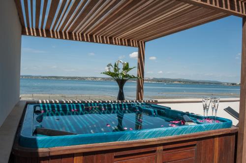 a jacuzzi tub with a view of the beach at Villa La Perle de Thau in Sète