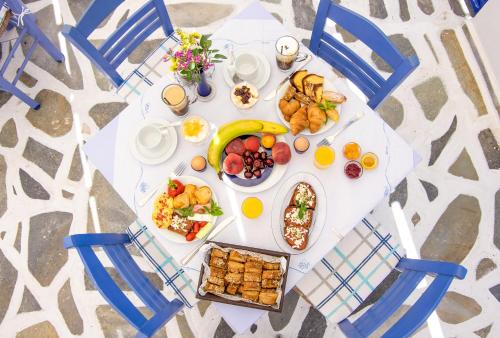 Comida en o cerca de este hotel