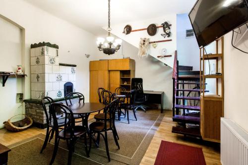 Televisyen dan/atau pusat hiburan di Gul Baba Saray Apartments