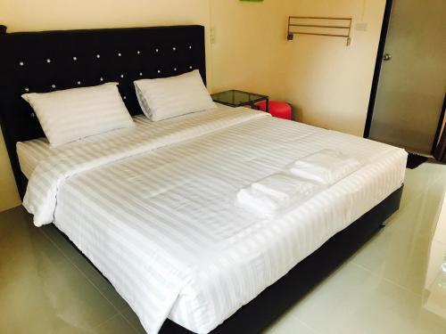 Postel nebo postele na pokoji v ubytování Baan Bon Resort Bang Tabun