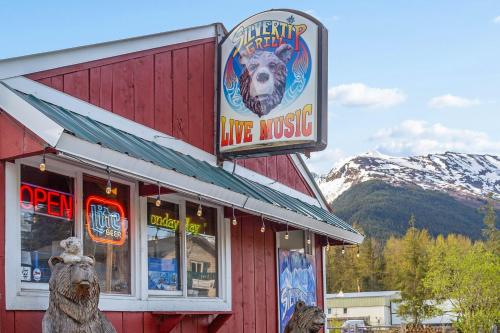 a building with a sign for a live music restaurant at Crow Creek in Girdwood