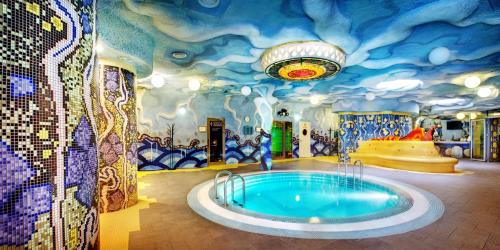 a room with a hot tub in the middle at Grand SPA Lietuva Serviced Apartments Dzūkija in Druskininkai