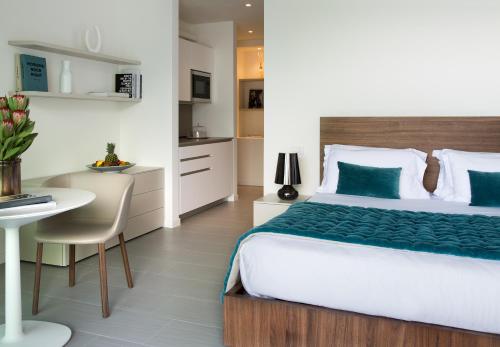 Kuchyň nebo kuchyňský kout v ubytování Filario Hotel & Residences