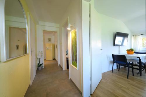 a hallway with a table and a dining room at Ferienwohnung Biermann in Aspach