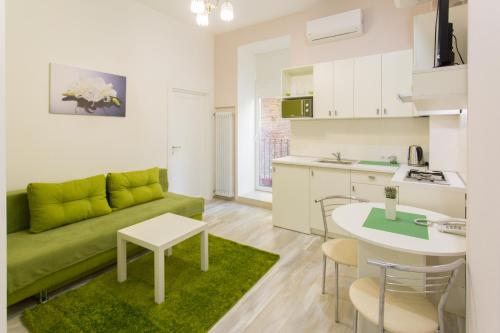 Kuchyň nebo kuchyňský kout v ubytování Basseynaya Apart Hotel