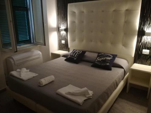 a bedroom with a large bed with two towels on it at Zia Rita in Riomaggiore