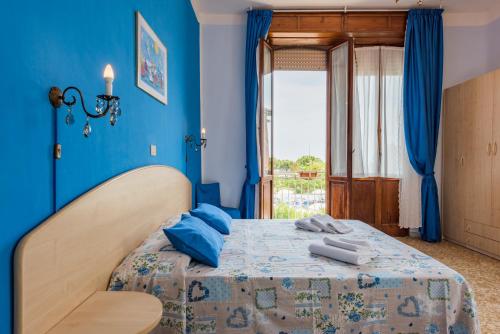 Un pat sau paturi într-o cameră la Hotel Stefania