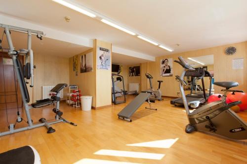 Fitnesscenter och/eller fitnessfaciliteter på Hotel Ciudad de Burgos