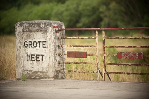 a gate with the words crofc next next to a fence at B&B Carpe Diem in Westerlo
