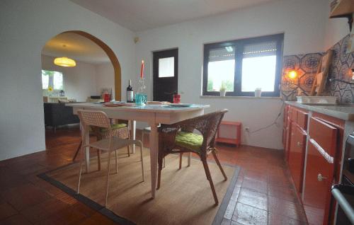 a kitchen with a table and chairs in a room at Happy Cat House - Holiday Rental in São Martinho do Porto