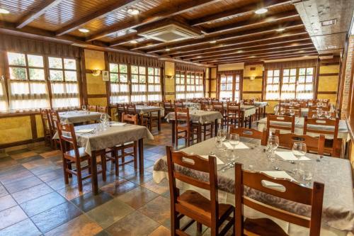 ห้องอาหารหรือที่รับประทานอาหารของ Hotel Peña Pandos