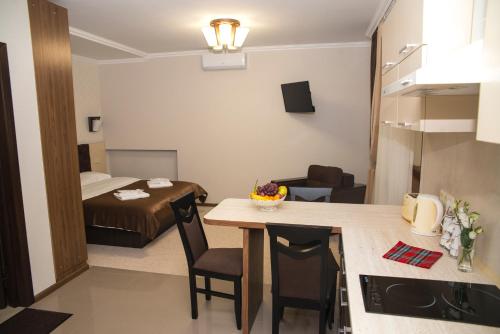 a hotel room with a kitchen and a bedroom at Adele in Mizhhirʼʼya